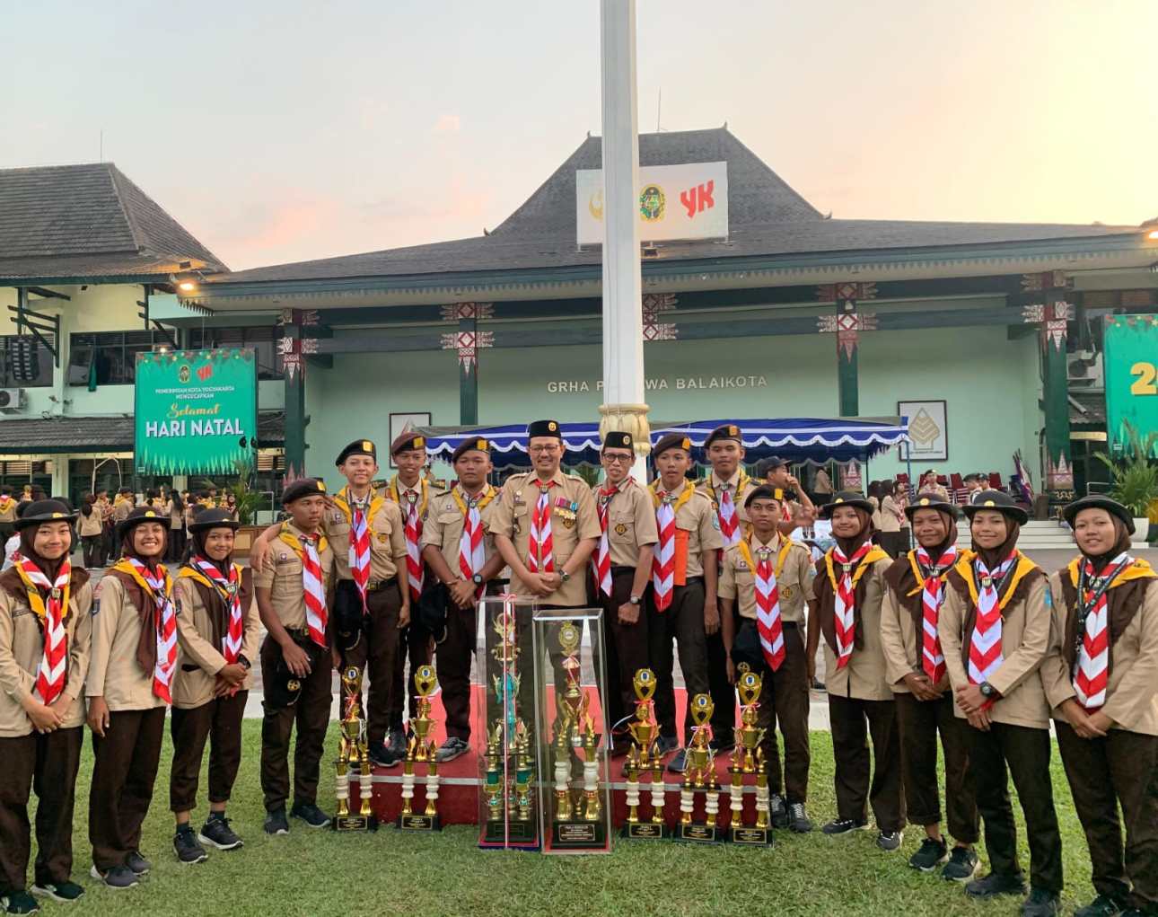 Bring Back! Pramuka MAN 1 Yogyakarta Berhasil Menjemput 2 Piala Bergilir dan 7 Piala Tetap di PDT 52